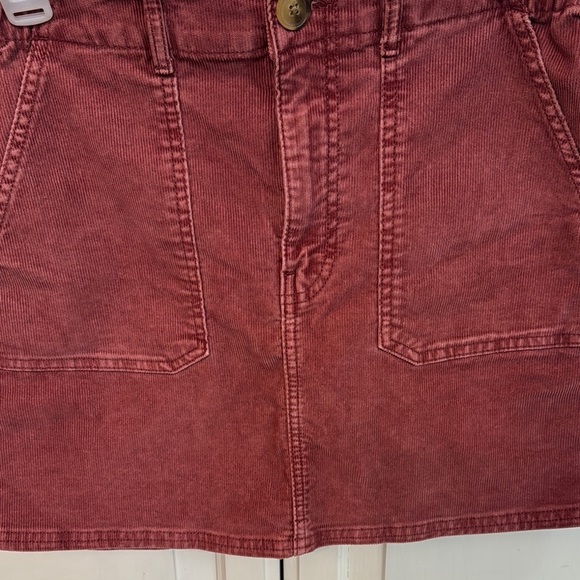 American Eagle Outfitters Maroon Corduroy Skirt. Size 4. Stretch - Picture 2 of 7
